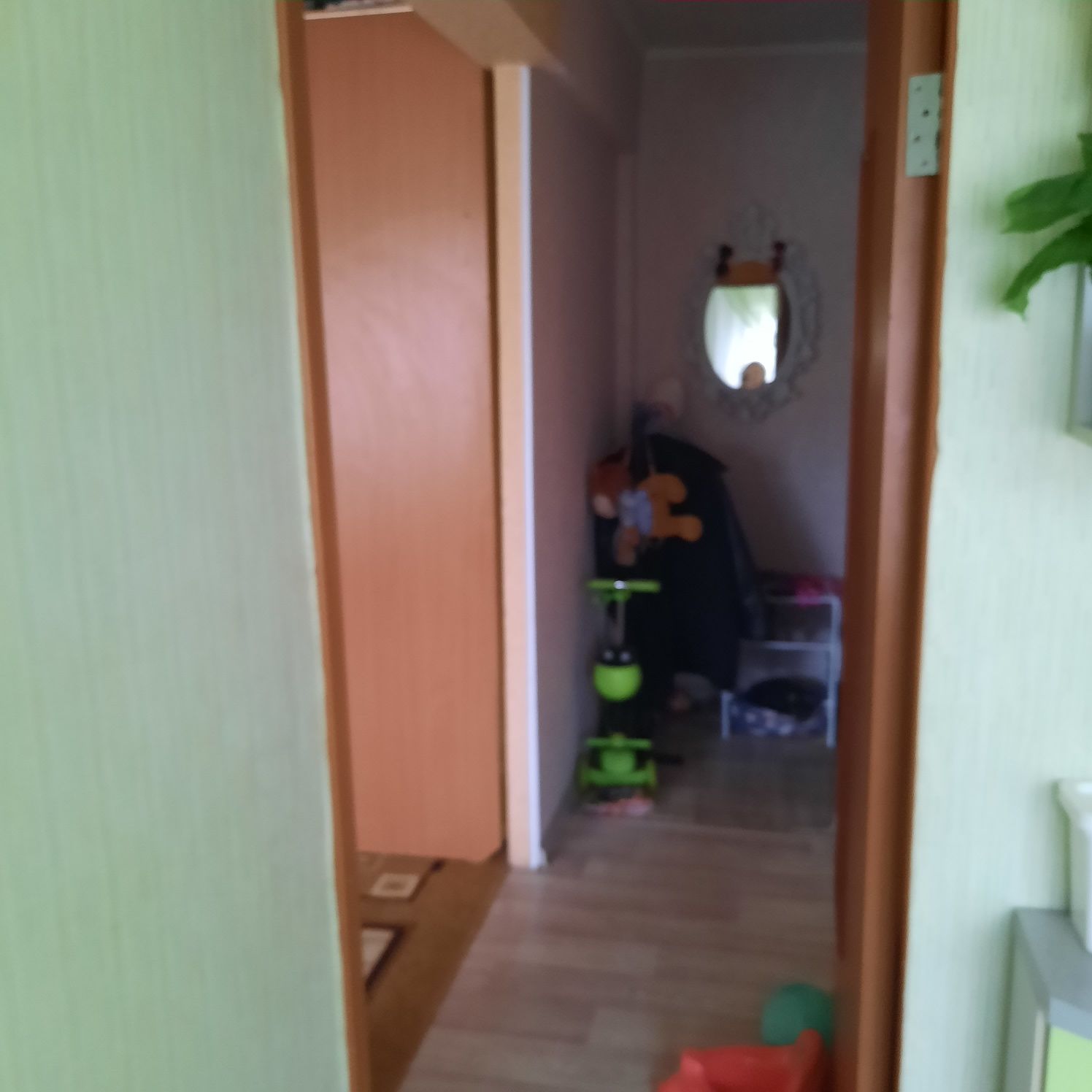 Обменяю однокомнатную квартиру на двухкомнатную с доплатой.