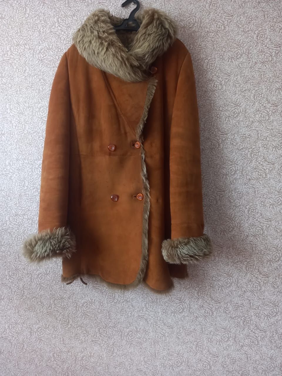 Продам дублёнку женскую натуральную