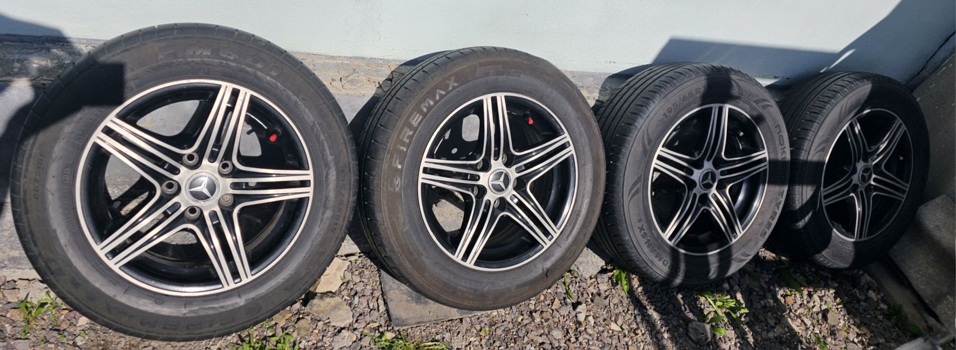 Продам комплект дисков с резиной r15