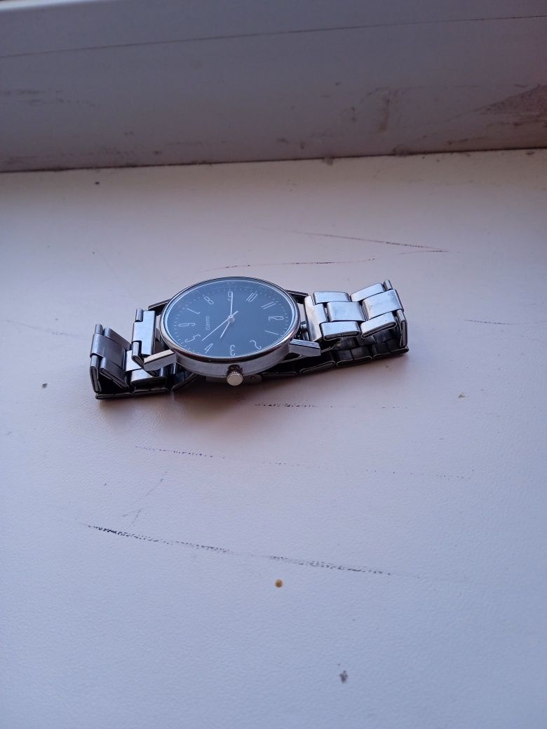 Продам часы "Quartz"