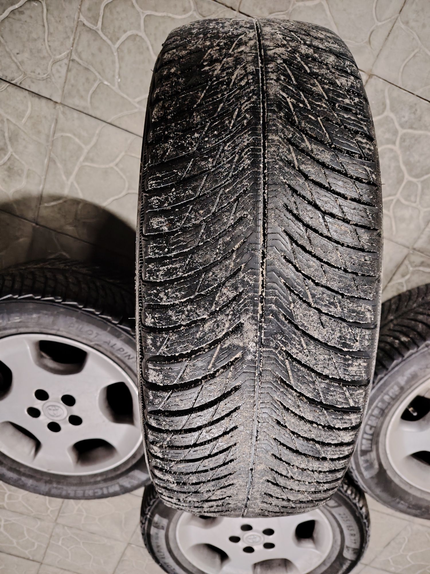 Шина r17 225/65 MICHELIN