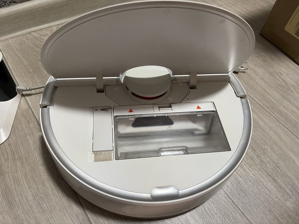 Робот пылесос roborock S5