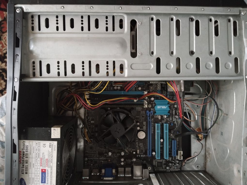 Intel core i5 2400 GHz 3.10. Nvidia 750 GTX 8gb