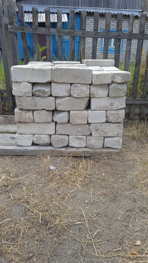 Кирпич красный и силикат б/у.
