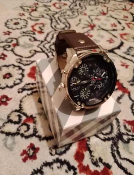 Продам часы diesel
