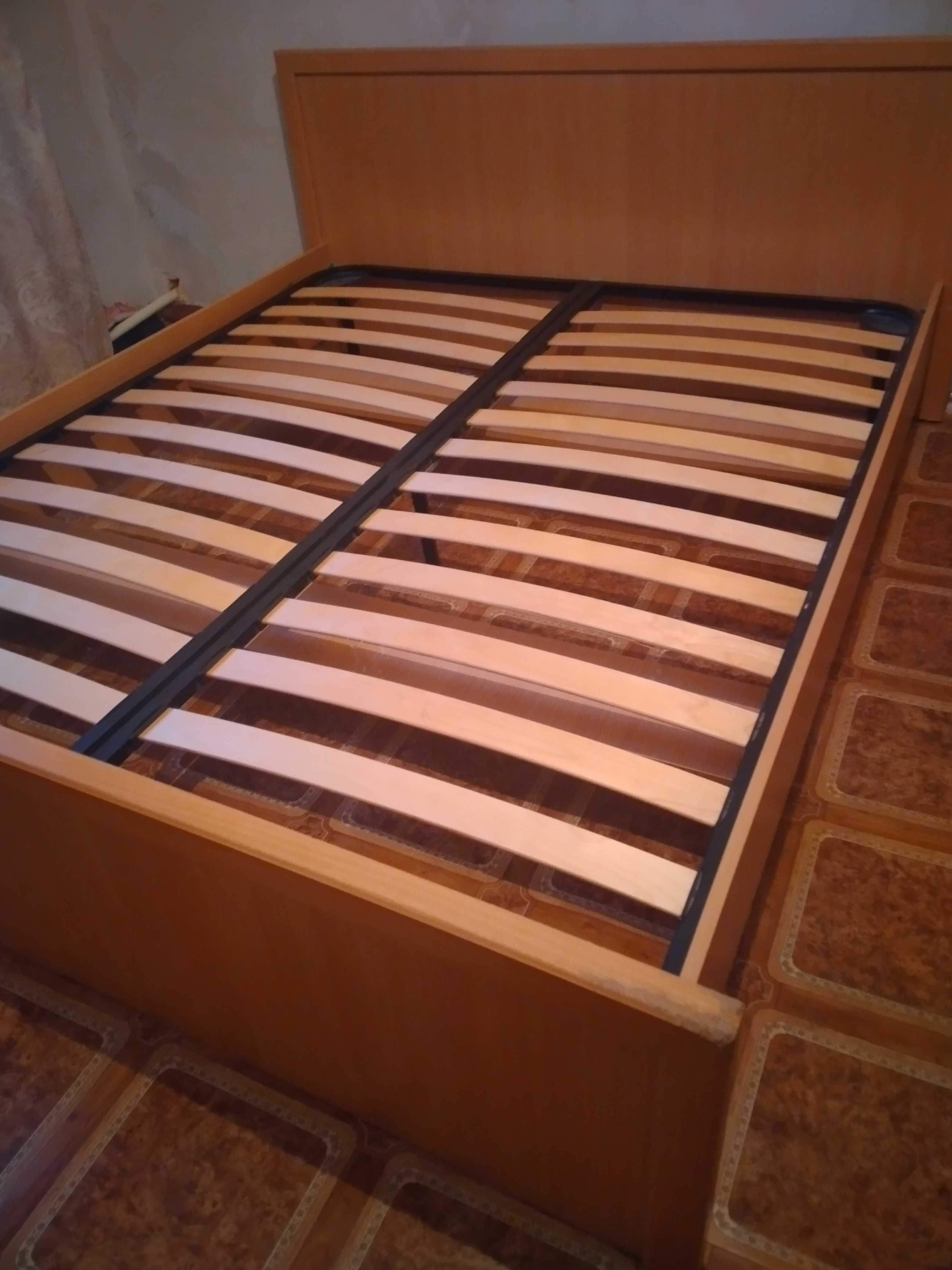 Продам двухспальную кровать