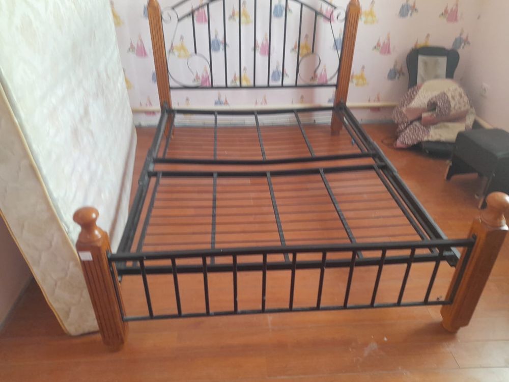 Продам двухспальную кровать