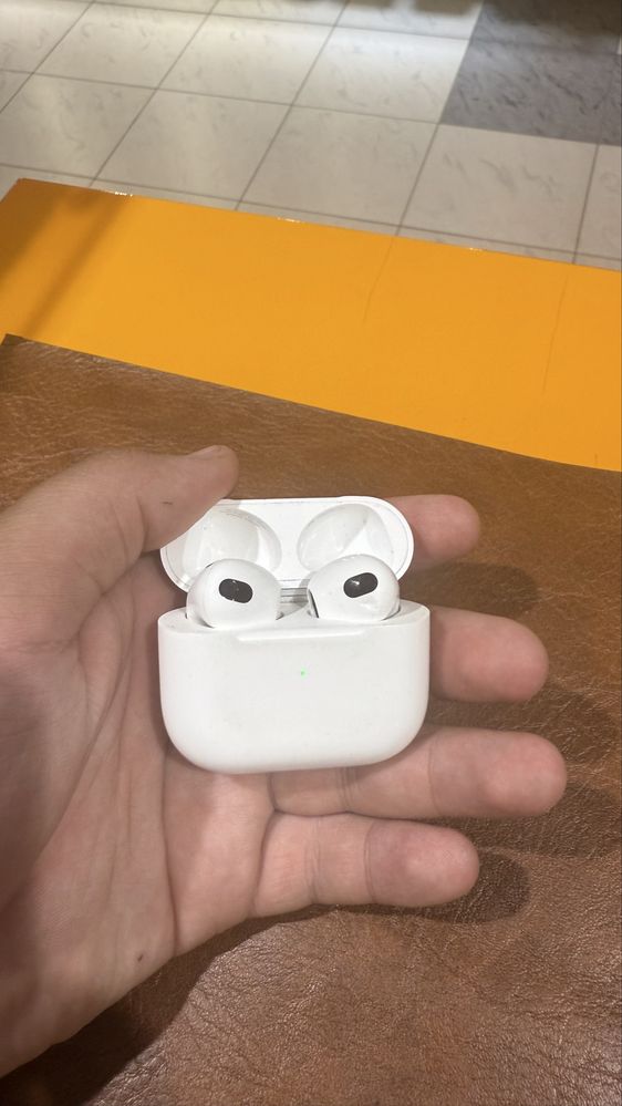 Продаю Airpods 3