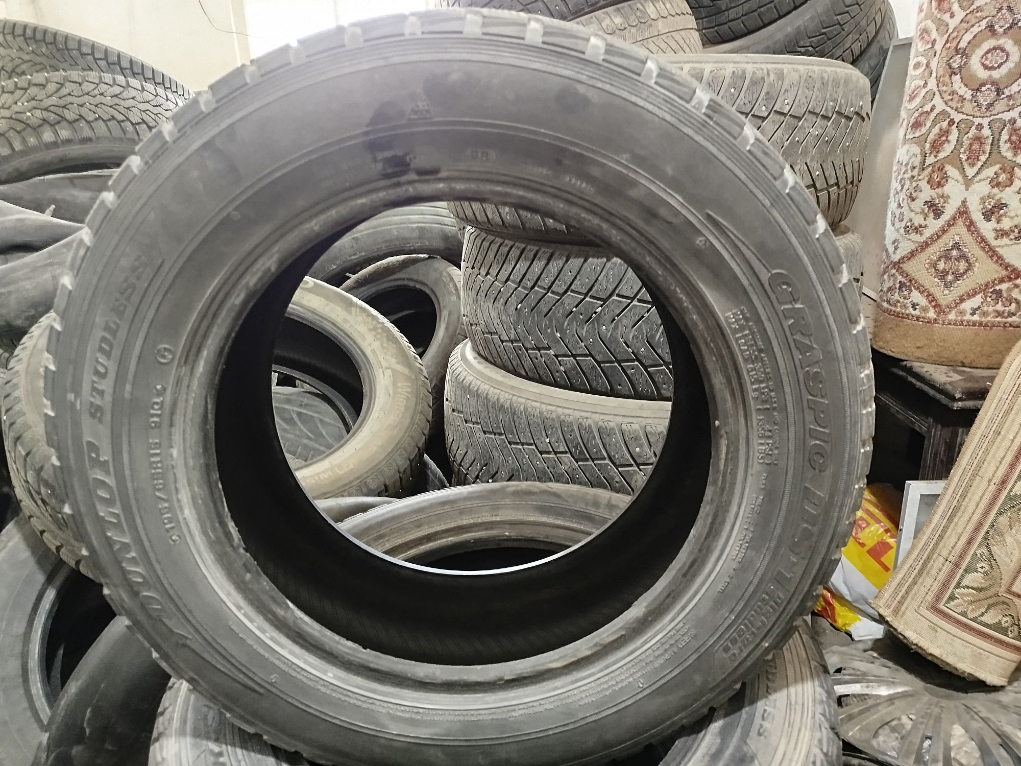Продам зимние шины "Dunlop" липучка 4  штуки, R15 за 40 тенге
