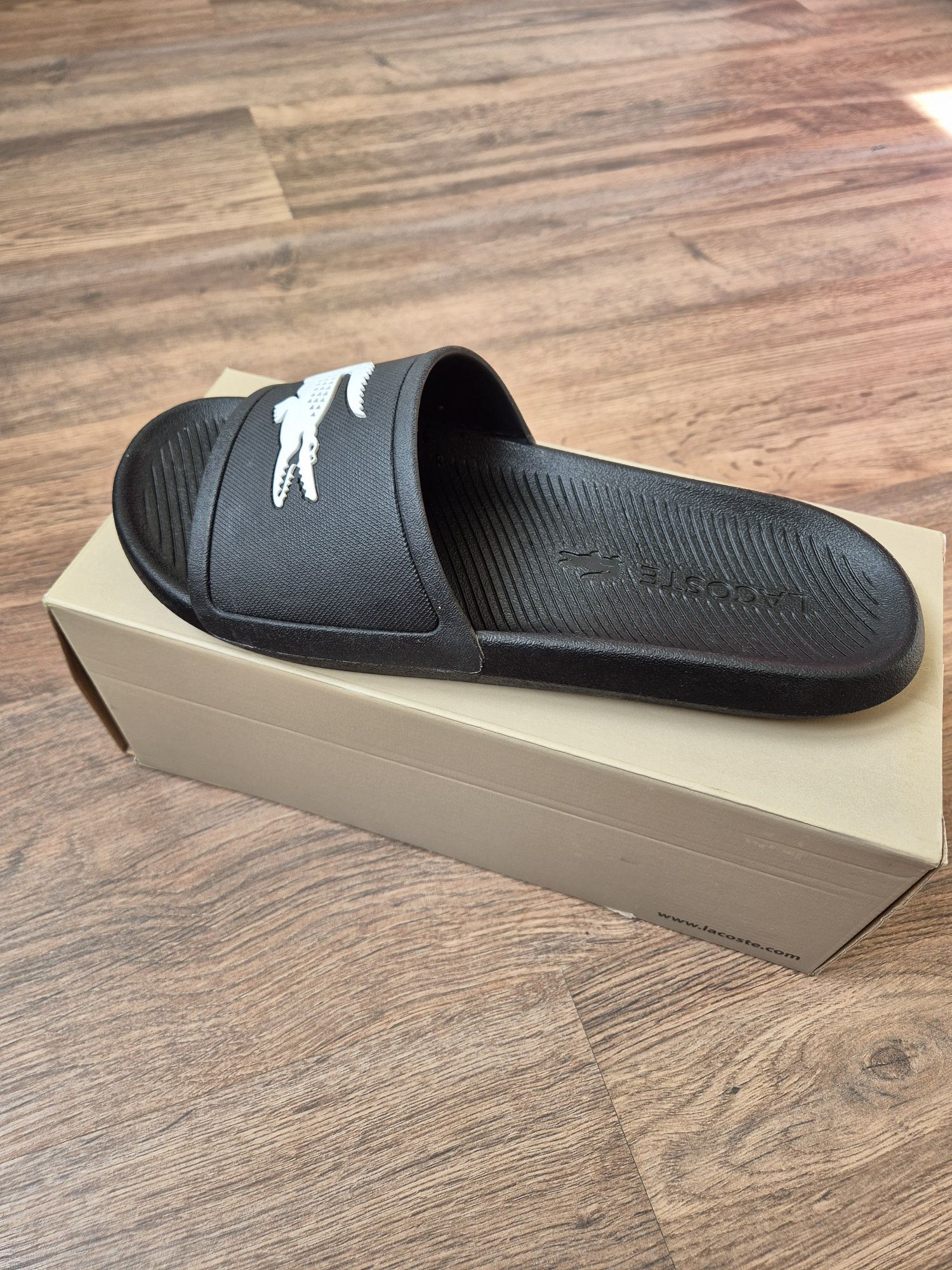 Продам шлёпанцы LACOSTE