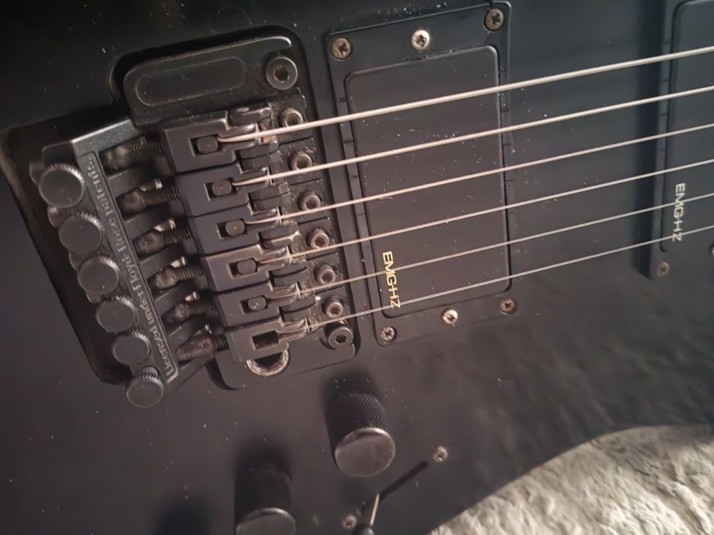 Электро Гитара с Floyd Rose