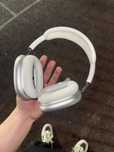 AirPods Max белые