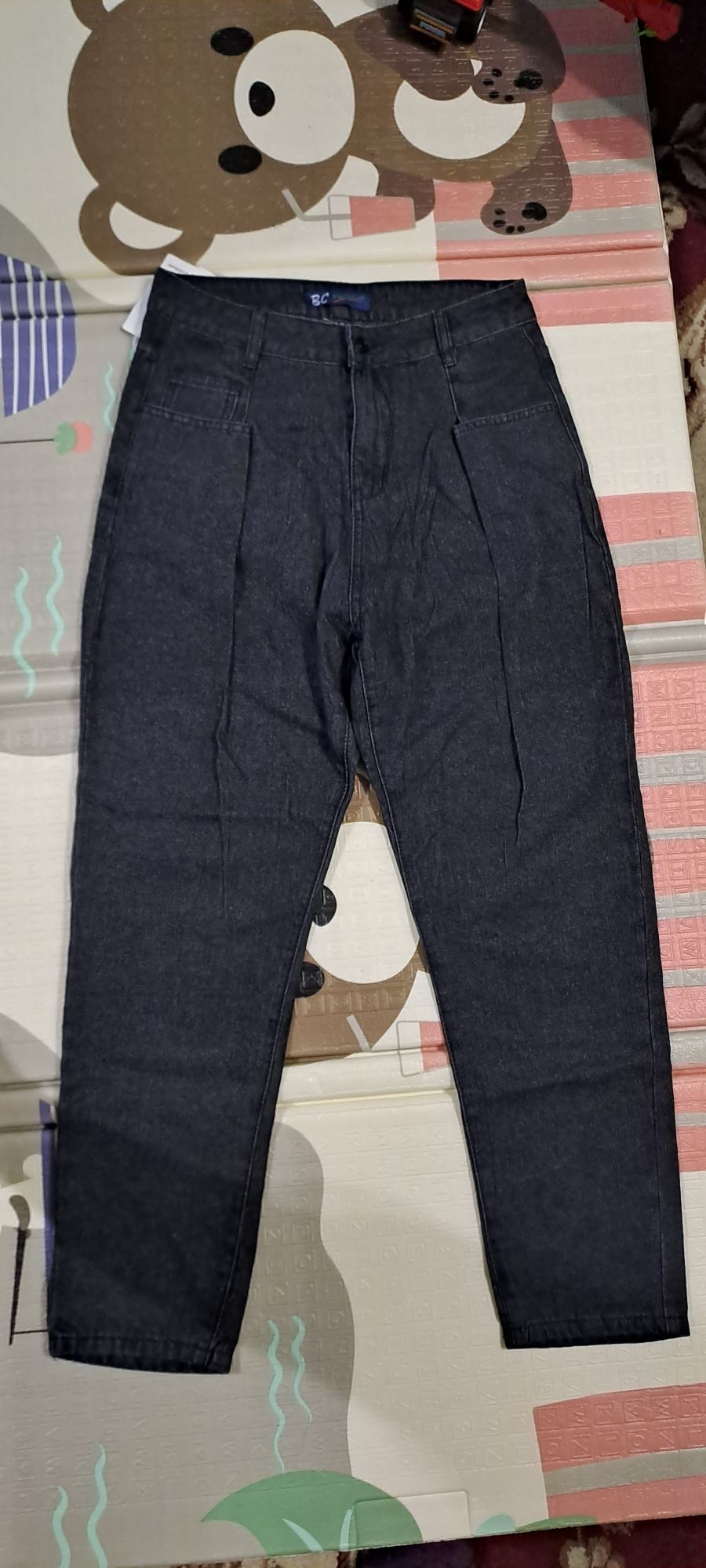 Продам женские джинсы