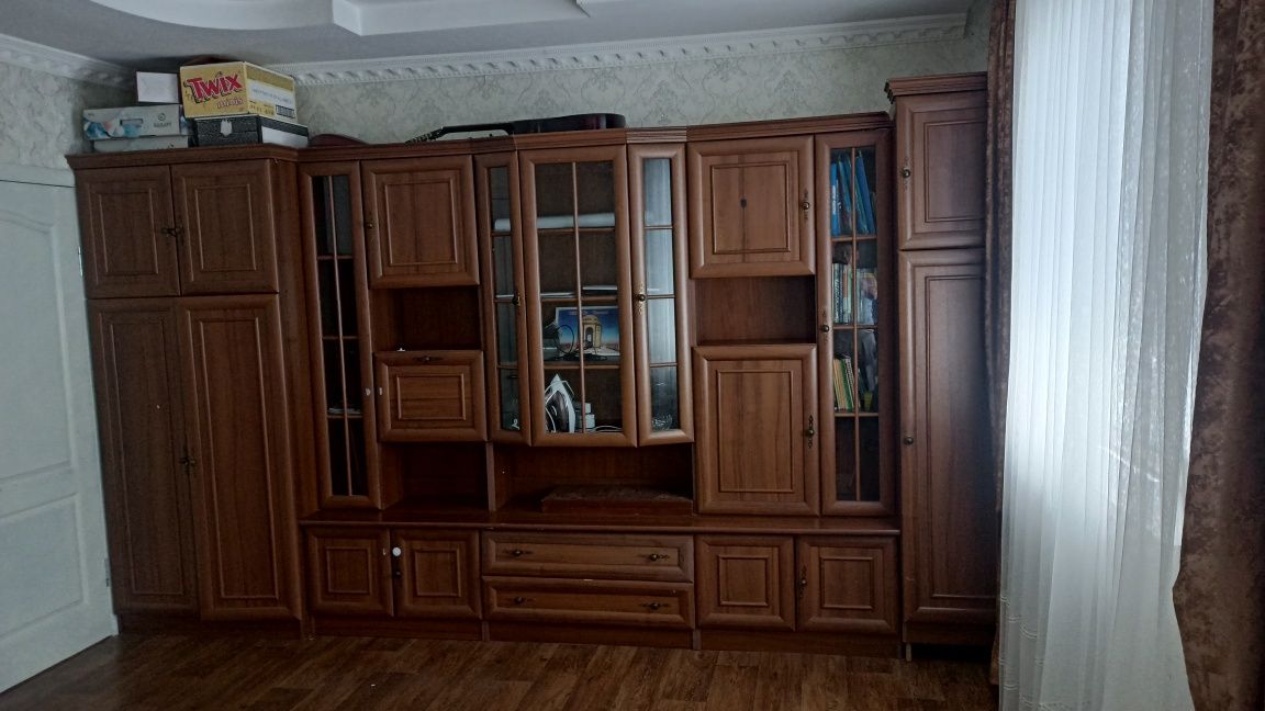 Стенка в зал горька