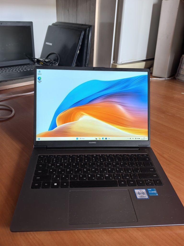 Ультрабук Huawei Core i3-12