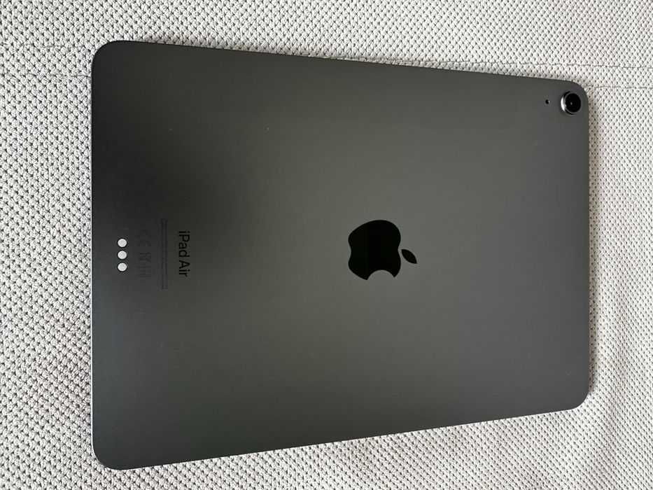 Tablet Apple iPad Air 5. поколения - 64 ГБ, Wi-Fi, экран 10,9"