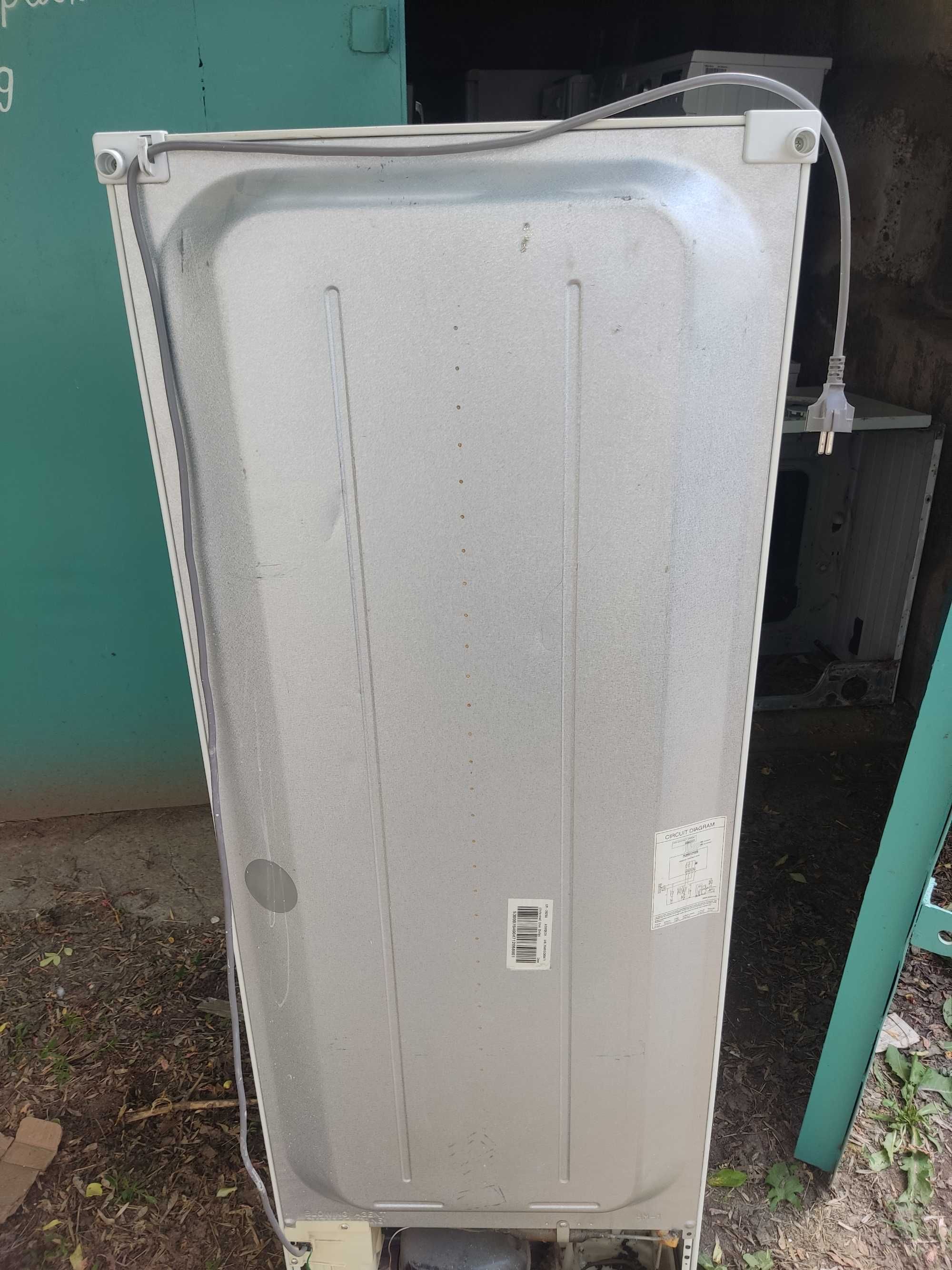 Холодильник LG 155см. Рабочий пооностью