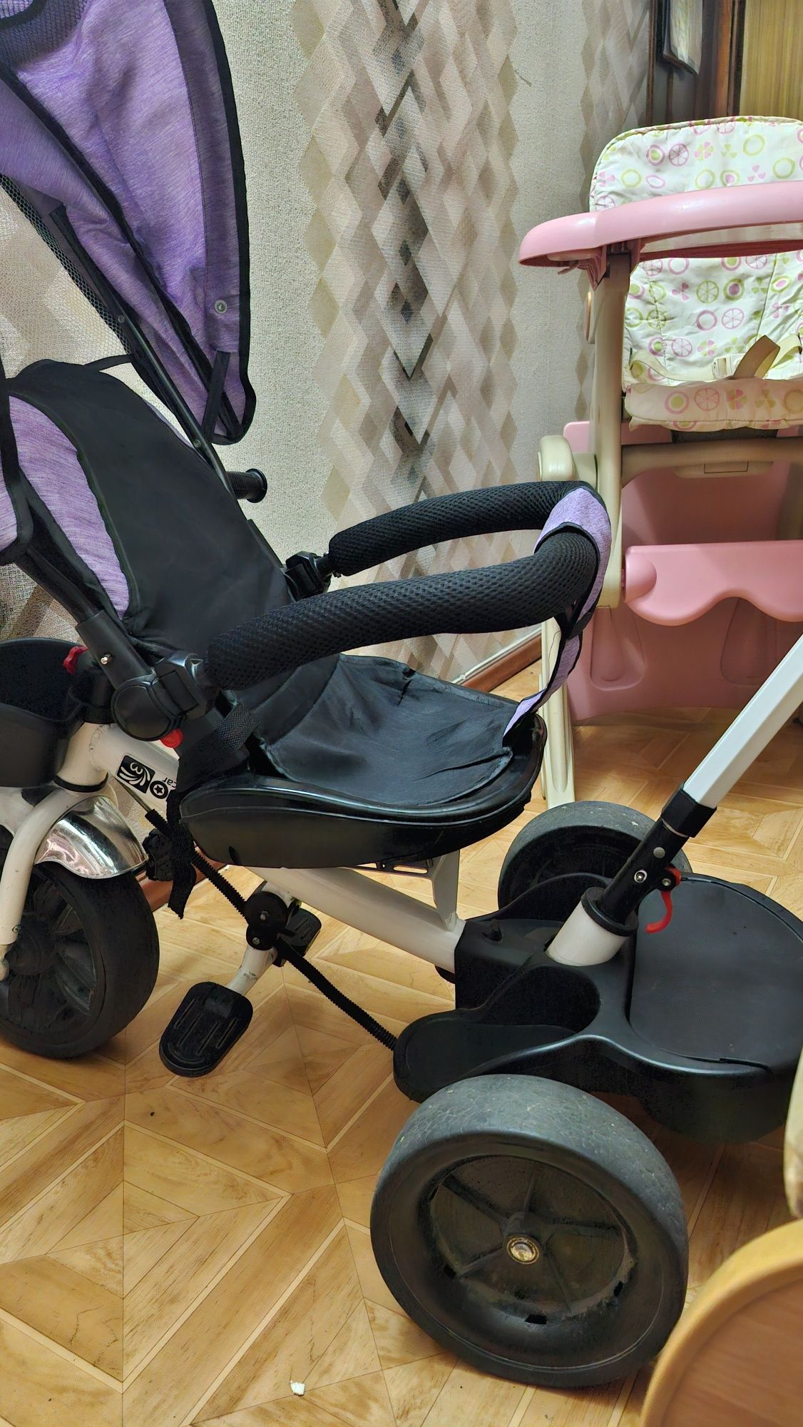 Продам велосипед с родительской ручкой