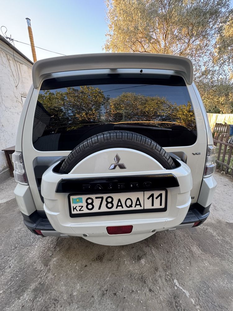 Mitsubishi Pajero 4