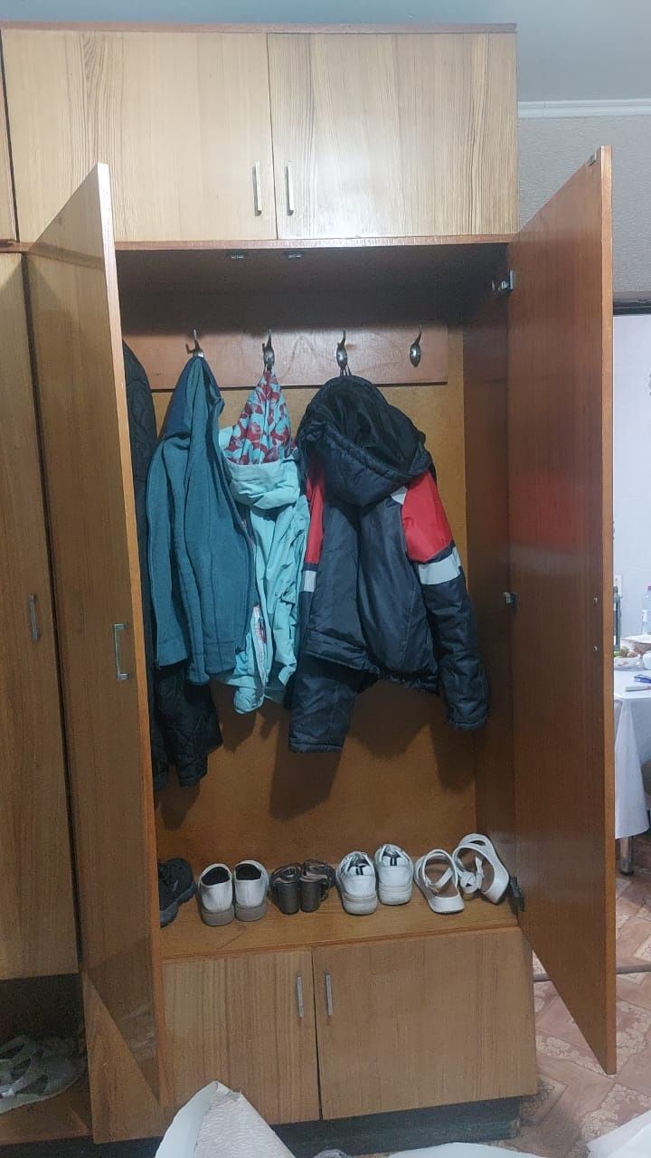 Продам шкаф в прихожую