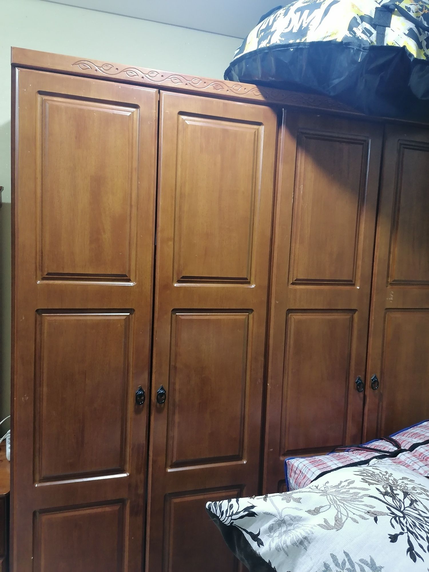 Продам шкаф и комод малайзия