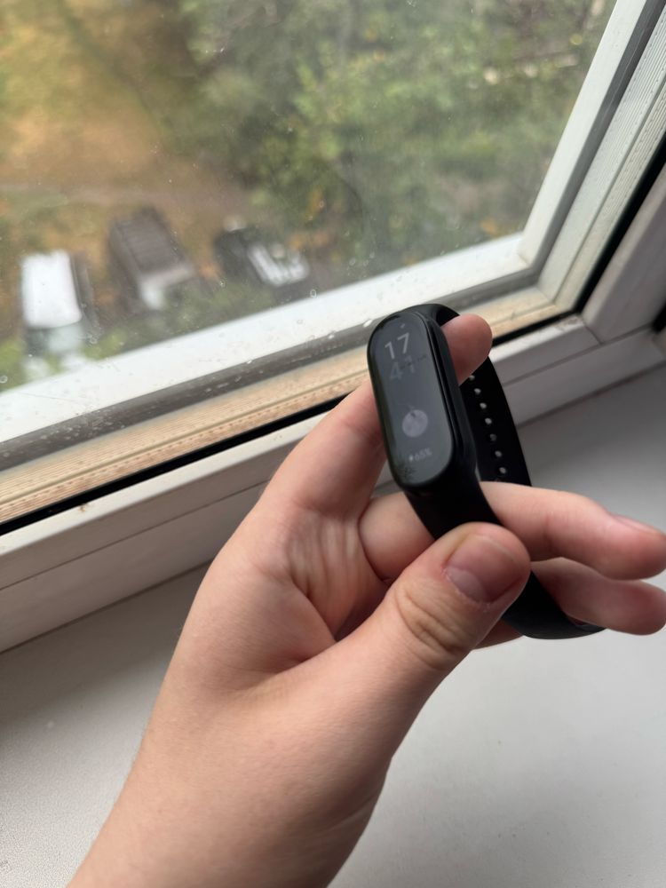 Продам mi band 6
