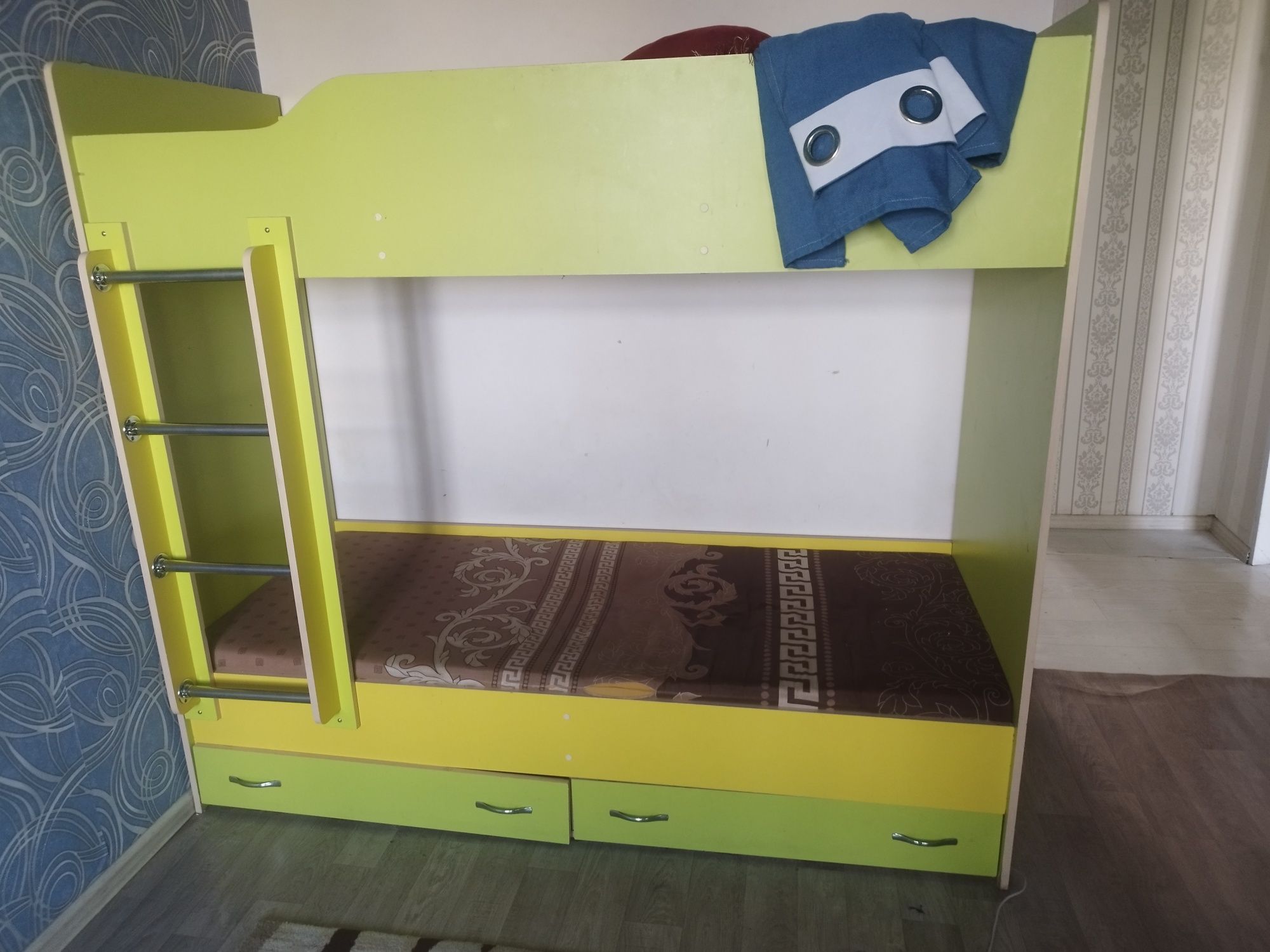 Продам двухъярусную кровать