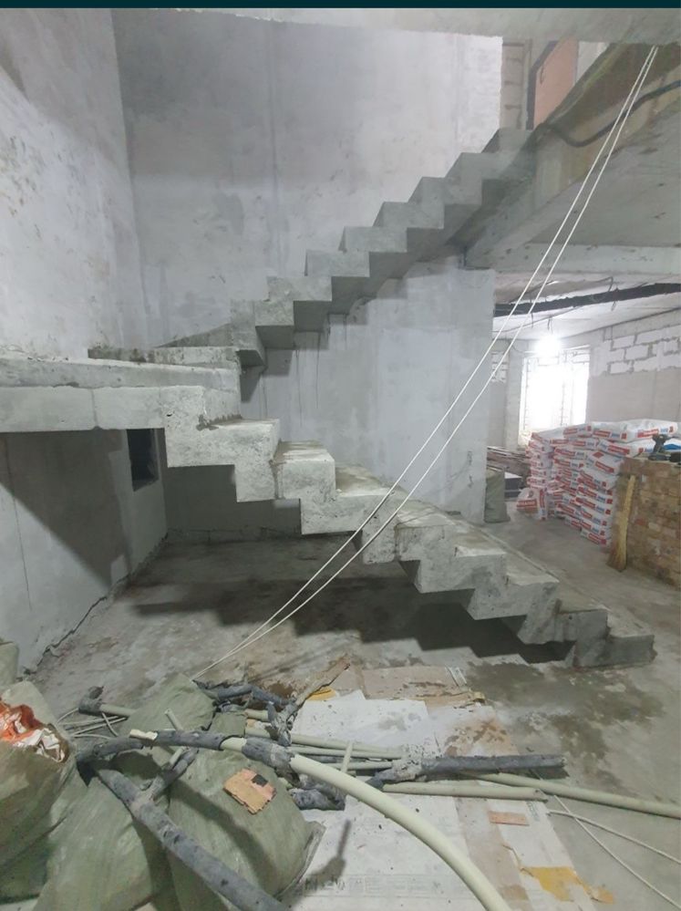 Бетоныи лестница