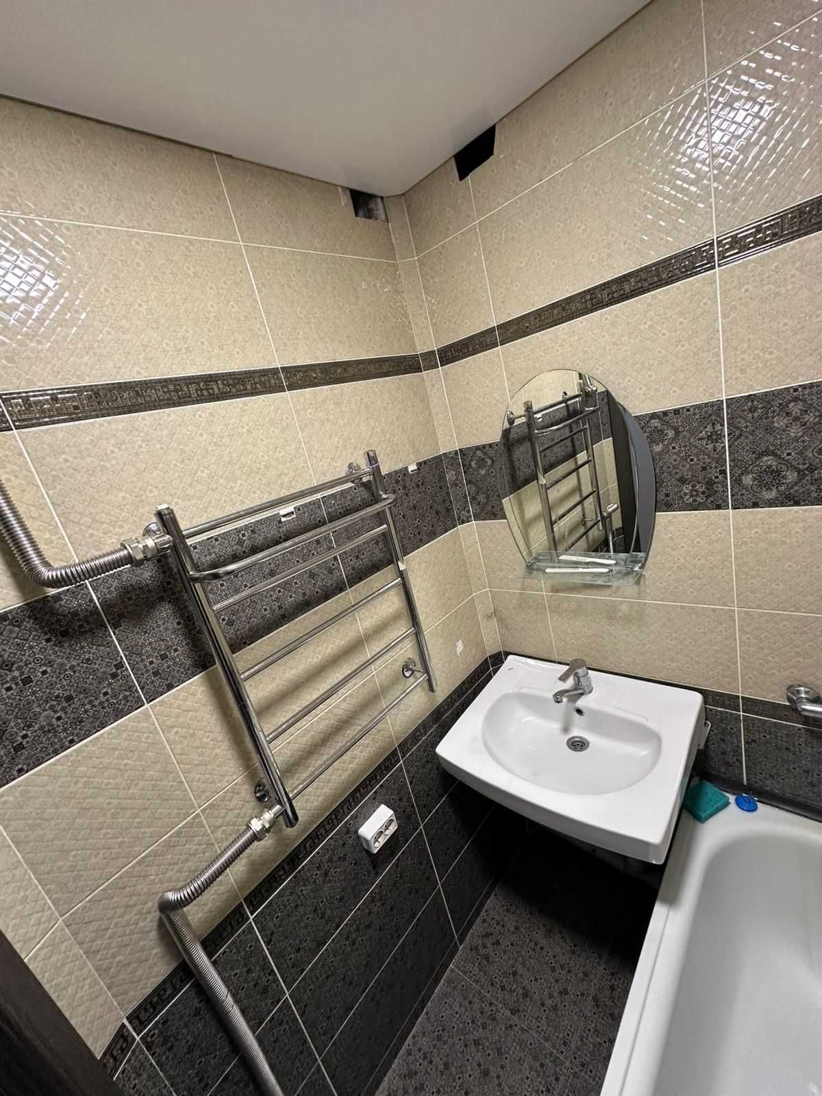 Продаётся 2-х комнатная квартира по адресу:  
Крылова, 45 ТОРГ