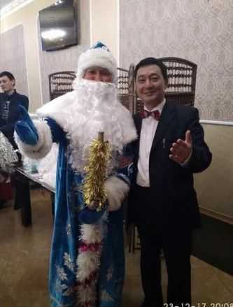 Ведущий на 2-х языках тамада с живым вокалом, фото, видео, танцы