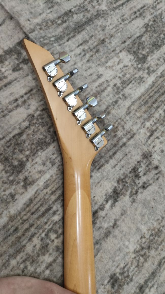 Charvette be charvel (made in Japan )