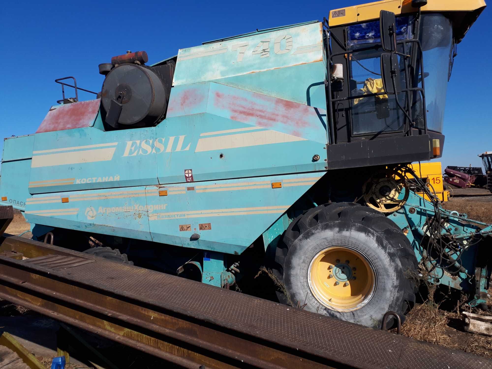 Комбайн Есиль 740