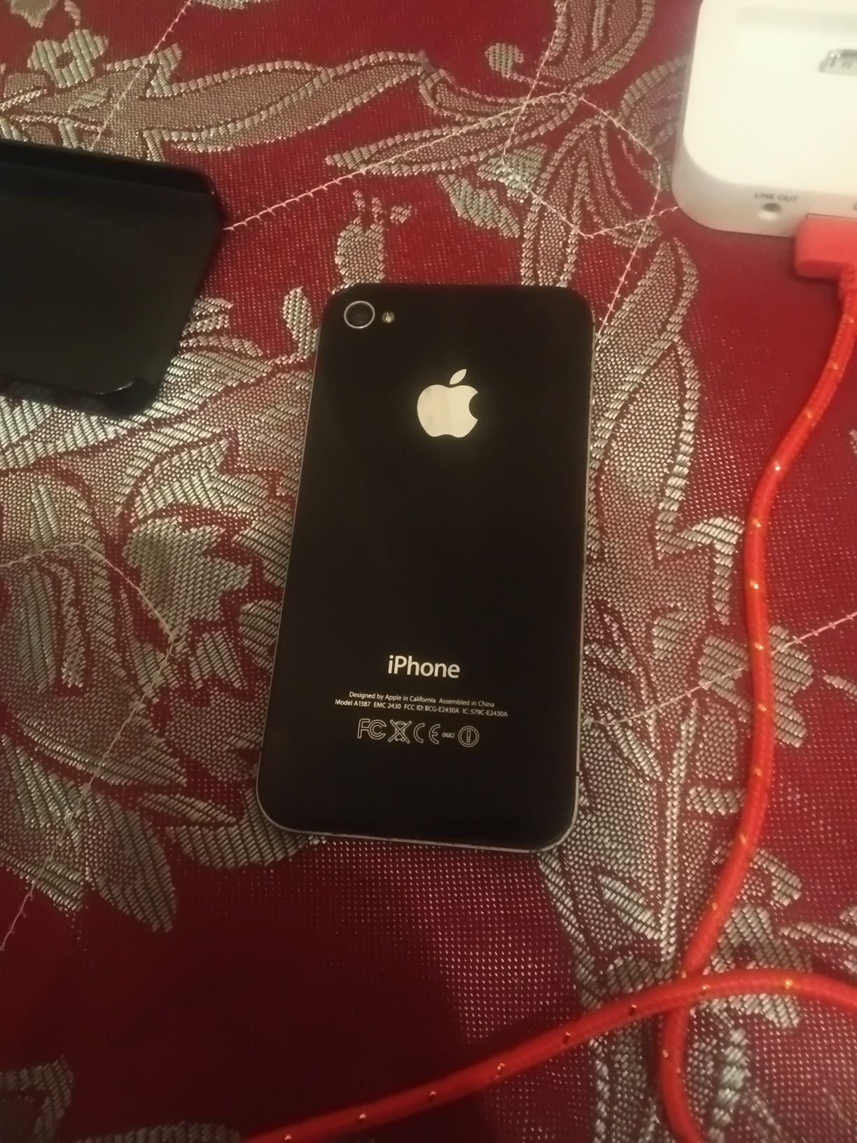 Продам iPhone 4s