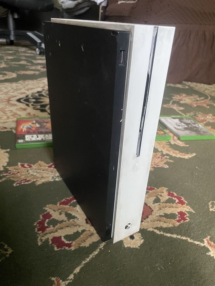 продам xbox one s СРОЧНО