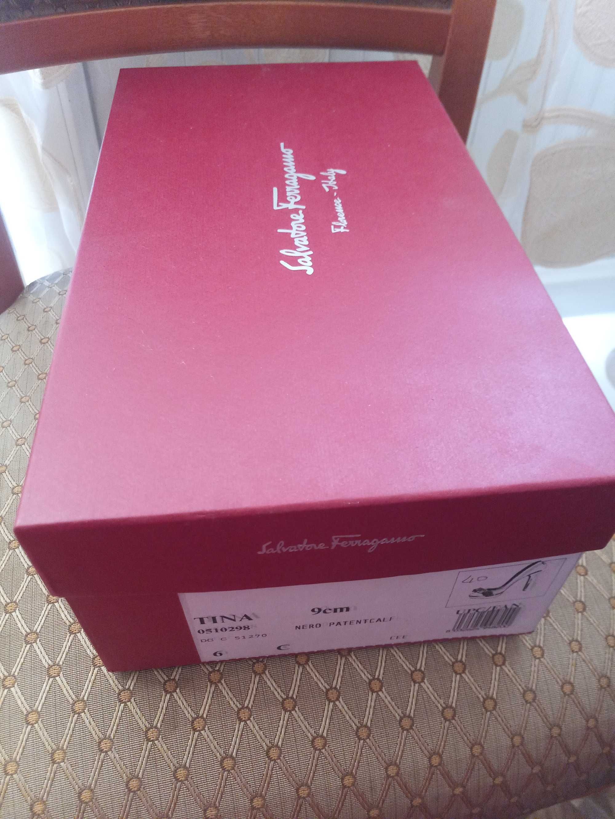 Черные лаковые туфли Ferragamo (оригинал), 36,5 размер, стопа 23,5см.