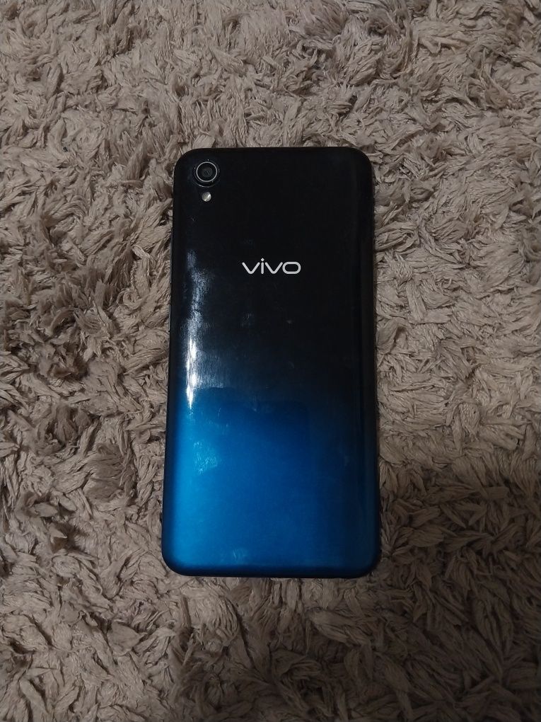 Продам телефон vivo 1820