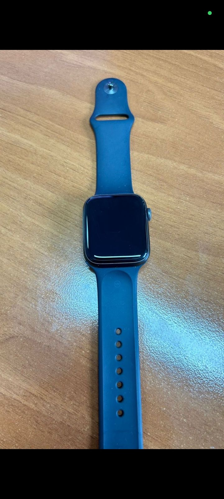 Смарт-часы Apple Watch SE 44 мм черный