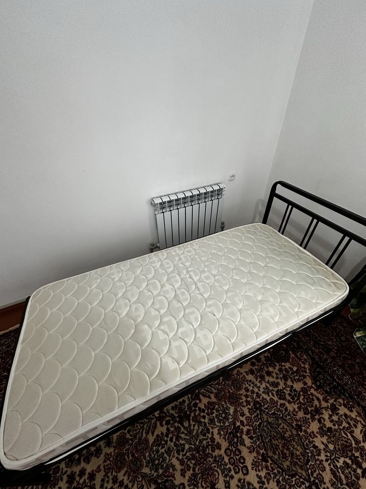 Продаю кровать с ортопедическим матрасом