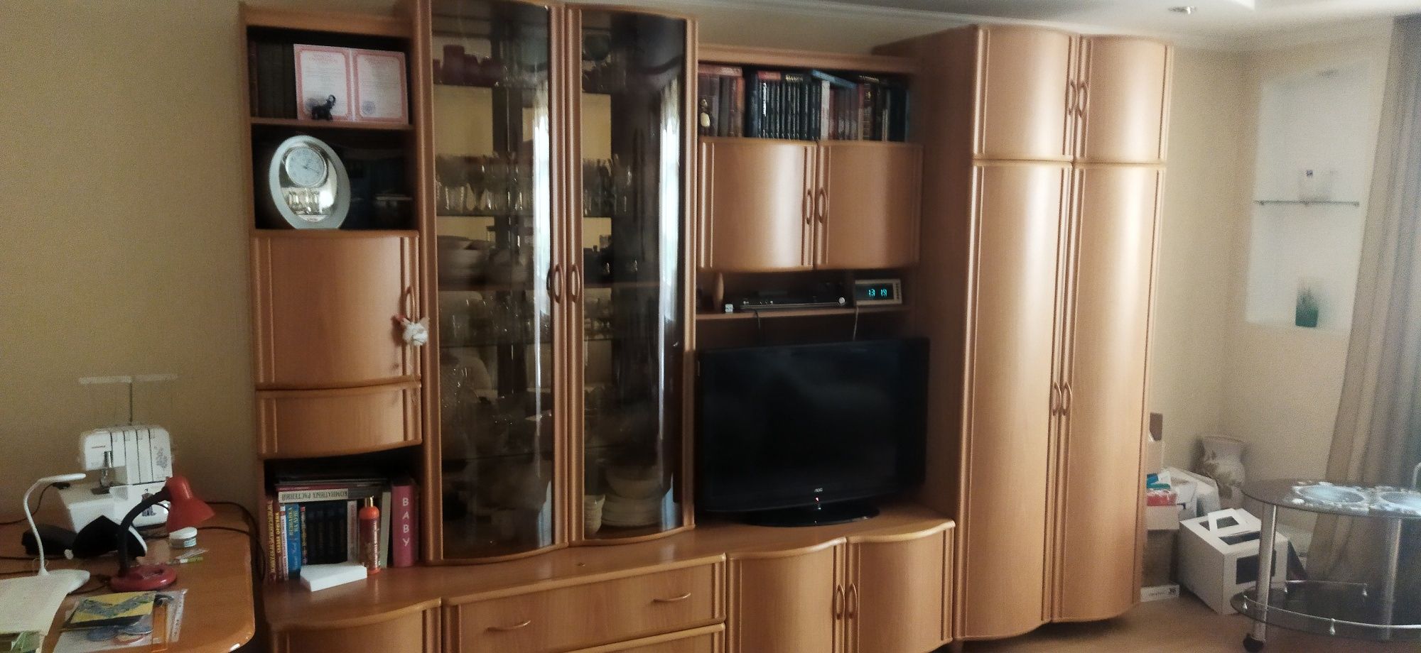 Продам стенку в зал и стенку в детскую