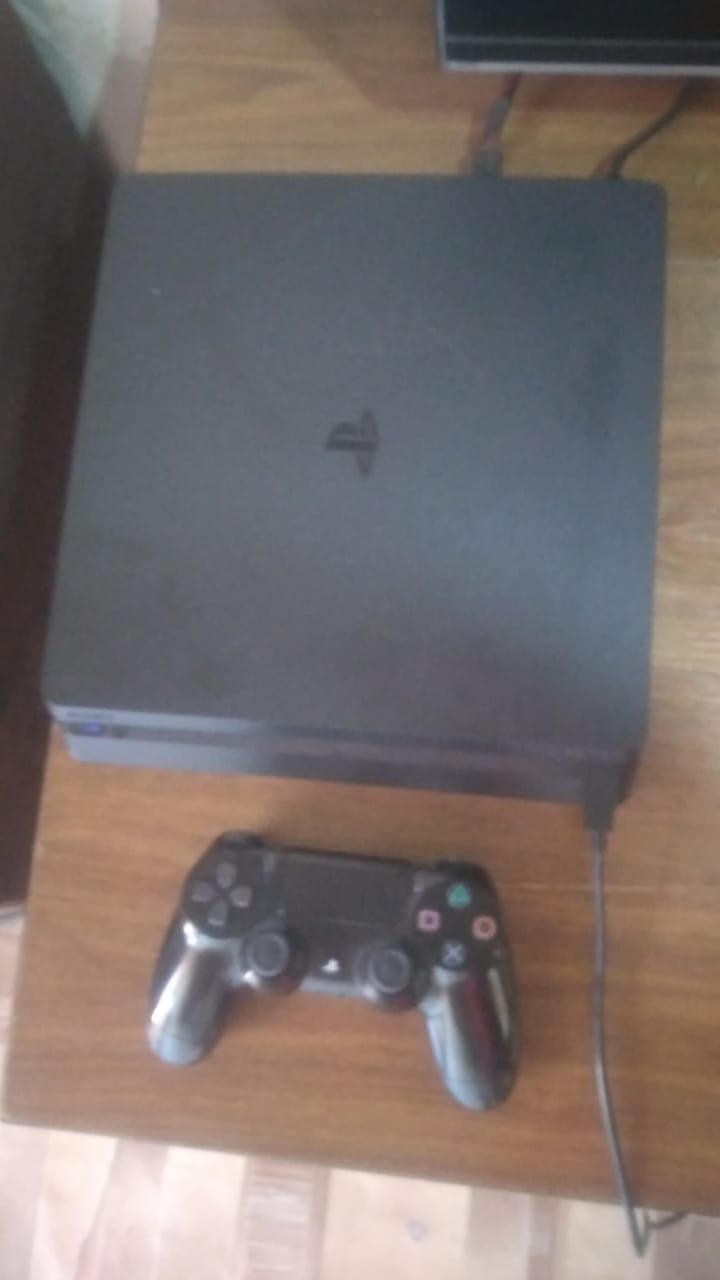 Продам Срочно PS4