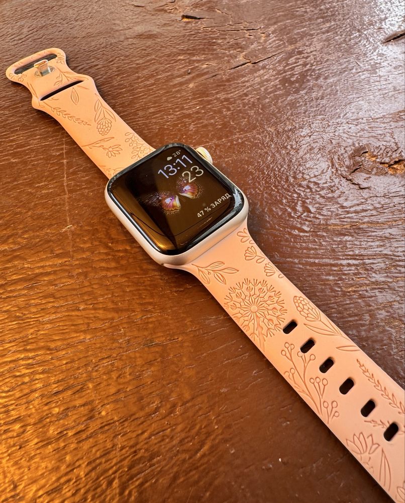Продам часики Apple Watch SE