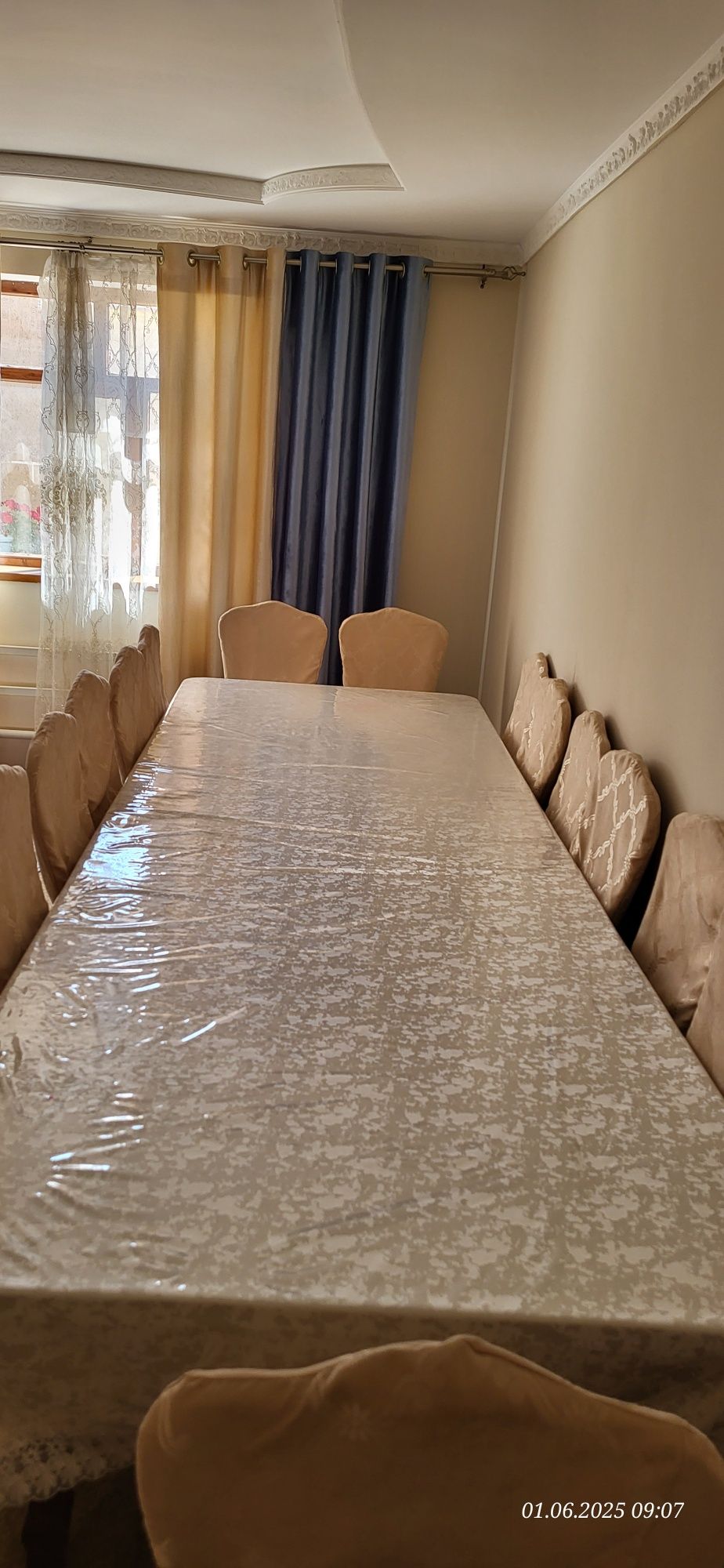 Стол Стульясымен