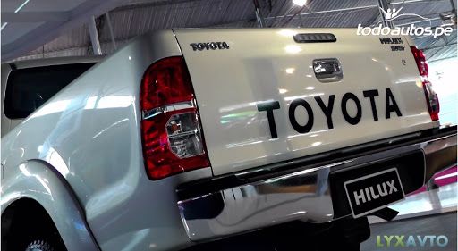 Задний бампер/ бампер на TOYOTA HILUX 12- / Тойота Хайлукс 12