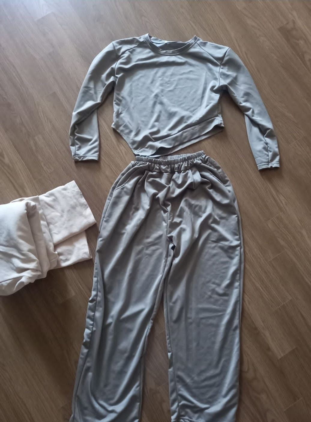 Вещи женские и молодежные