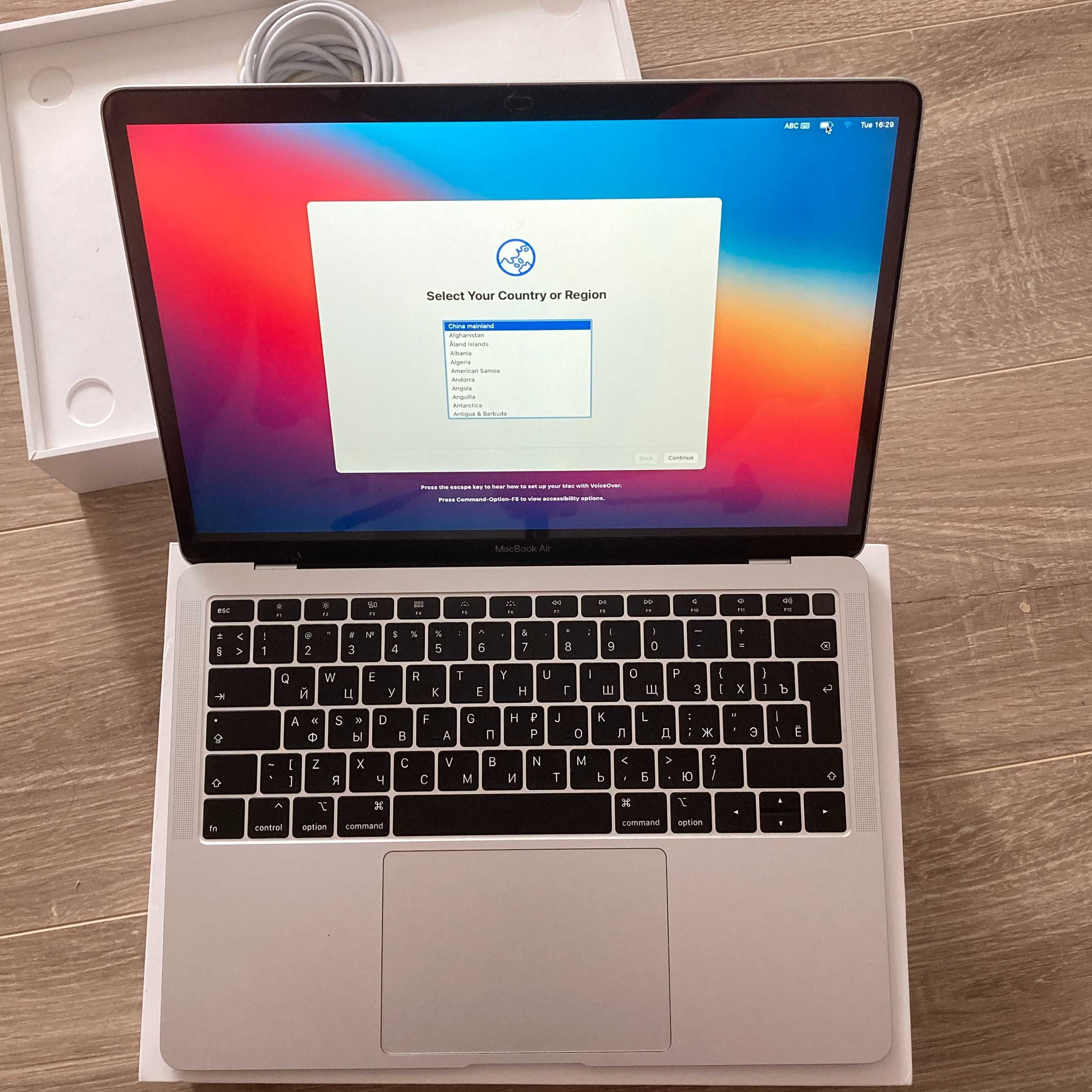 Продам Macbook Air 2018 Silver