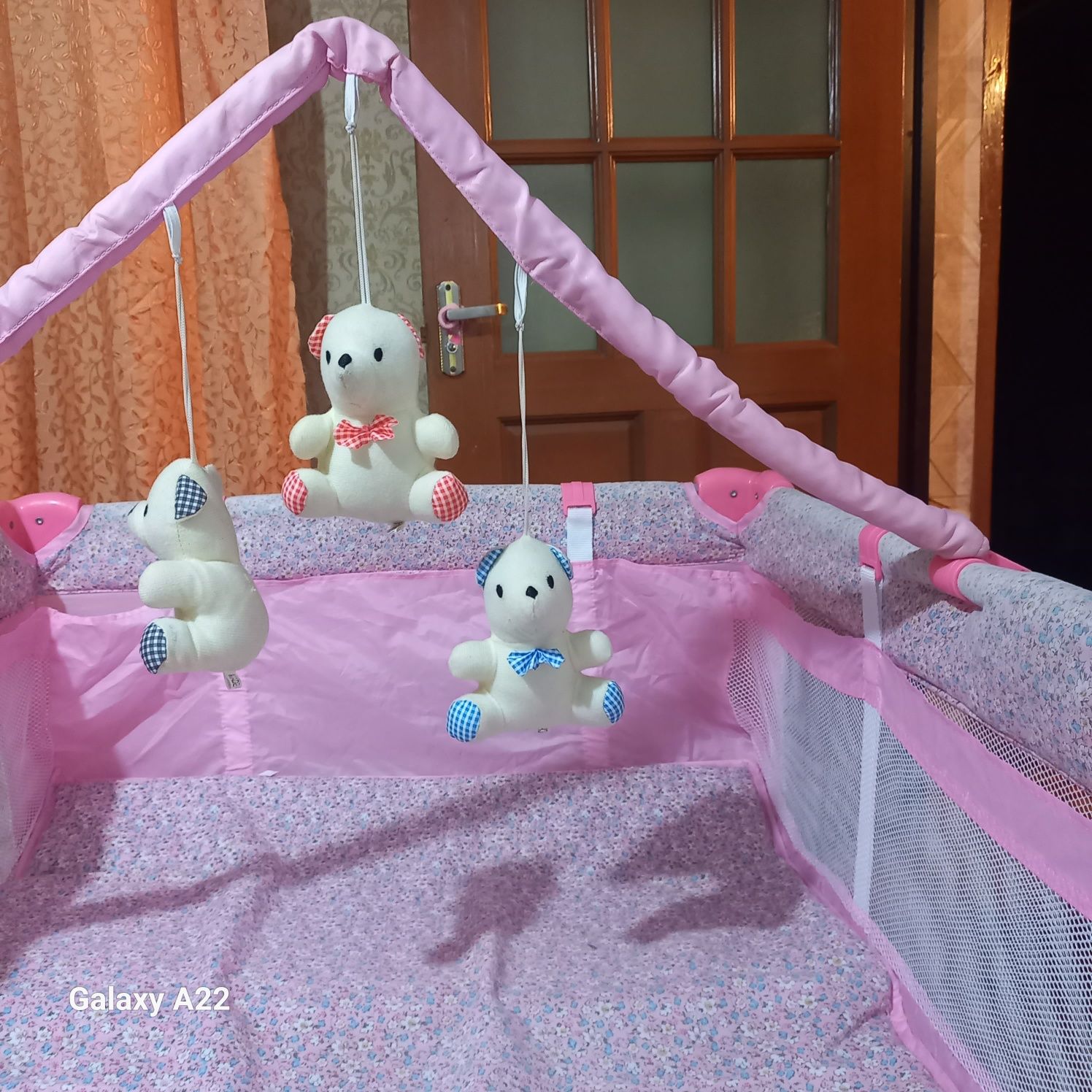 Срочно Продаю манеж игровой с люлькой в подарок коляска, столик для ко