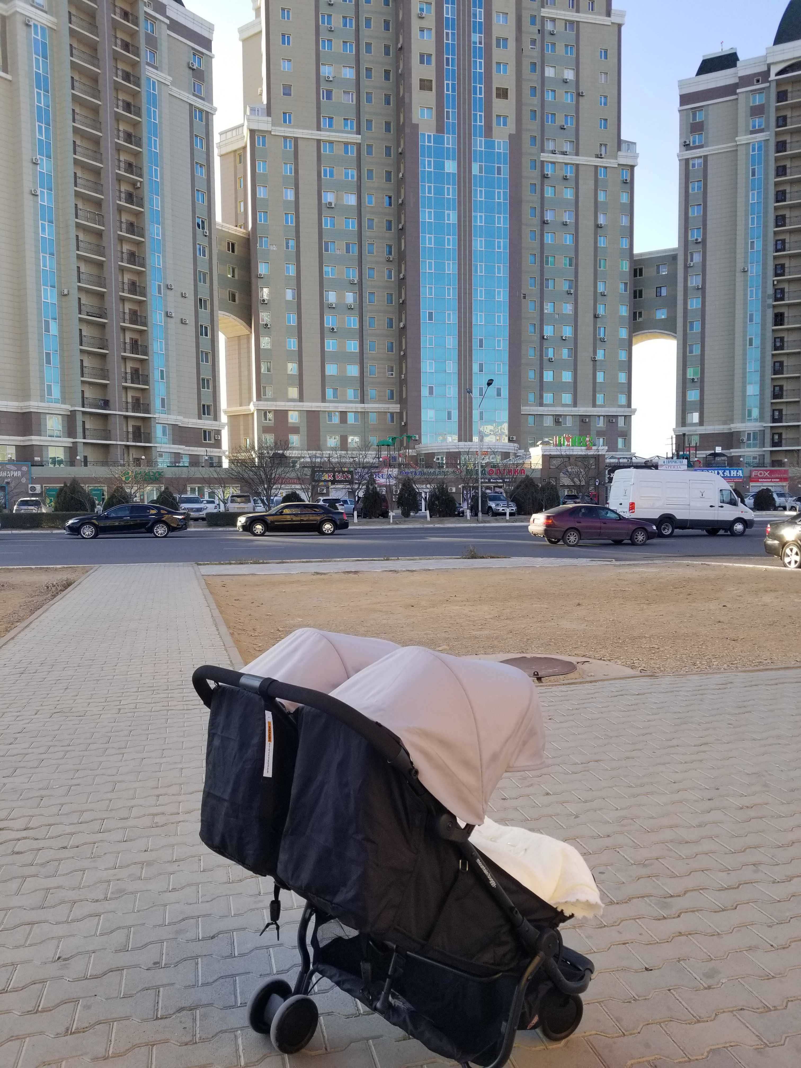 Коляска для двойни, близнецов, погодок