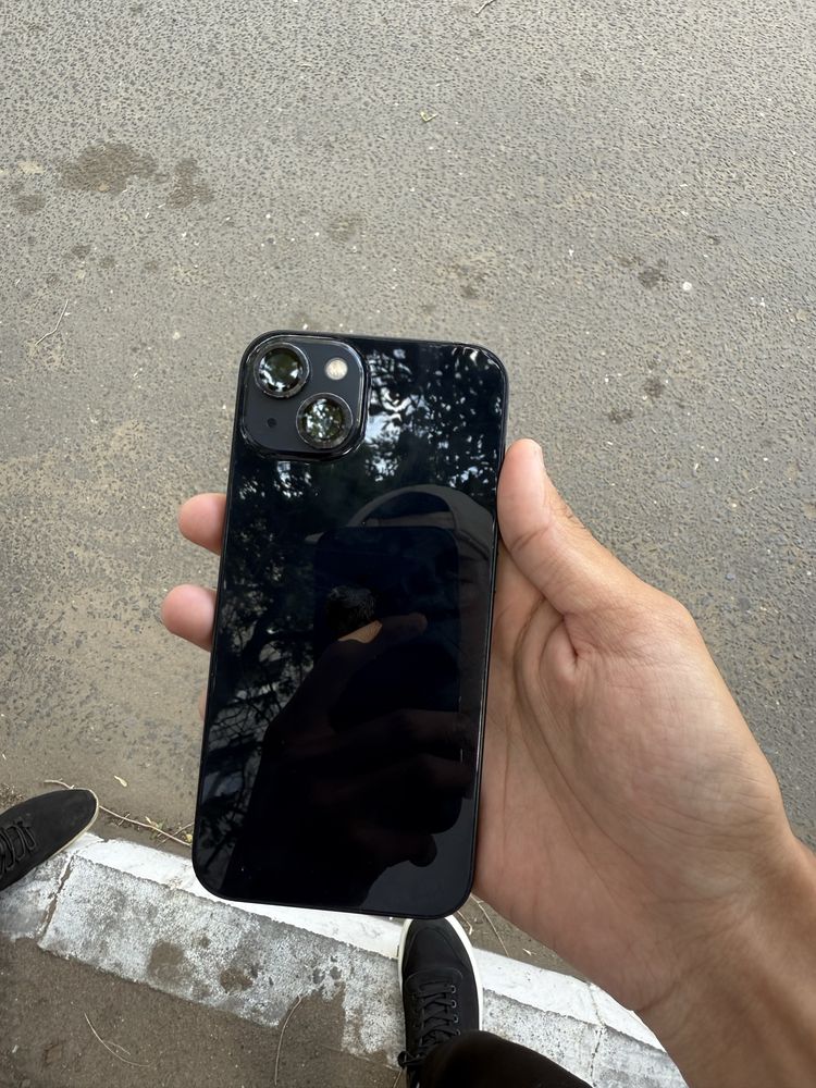 Продам Айфон 13