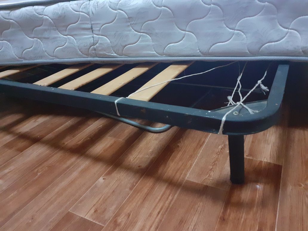 Продам кровать металлическая основа