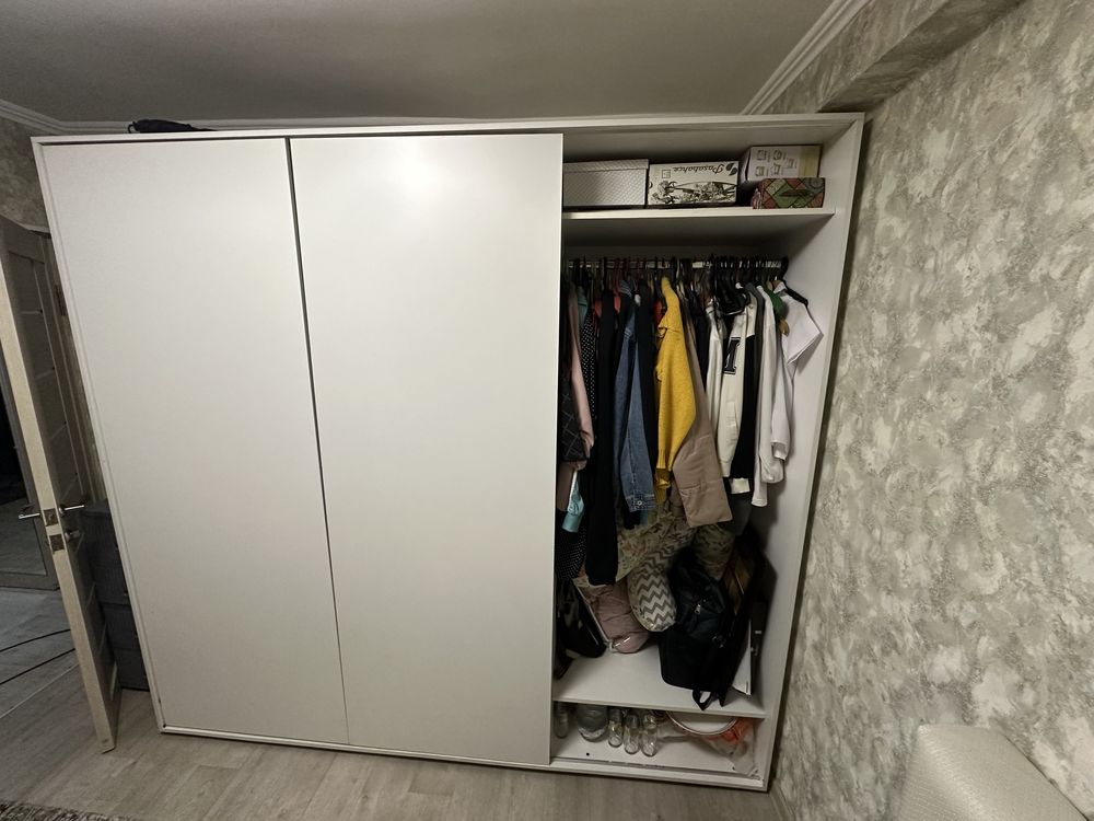 Продам шкаф большой